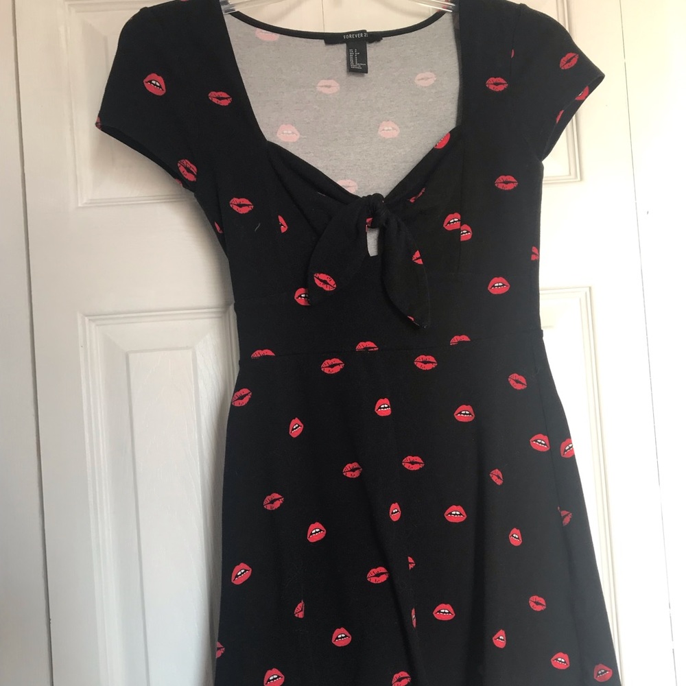 Kisses black dress, upper thigh/mid thigh length. Tie front. - Picture 1 of 3